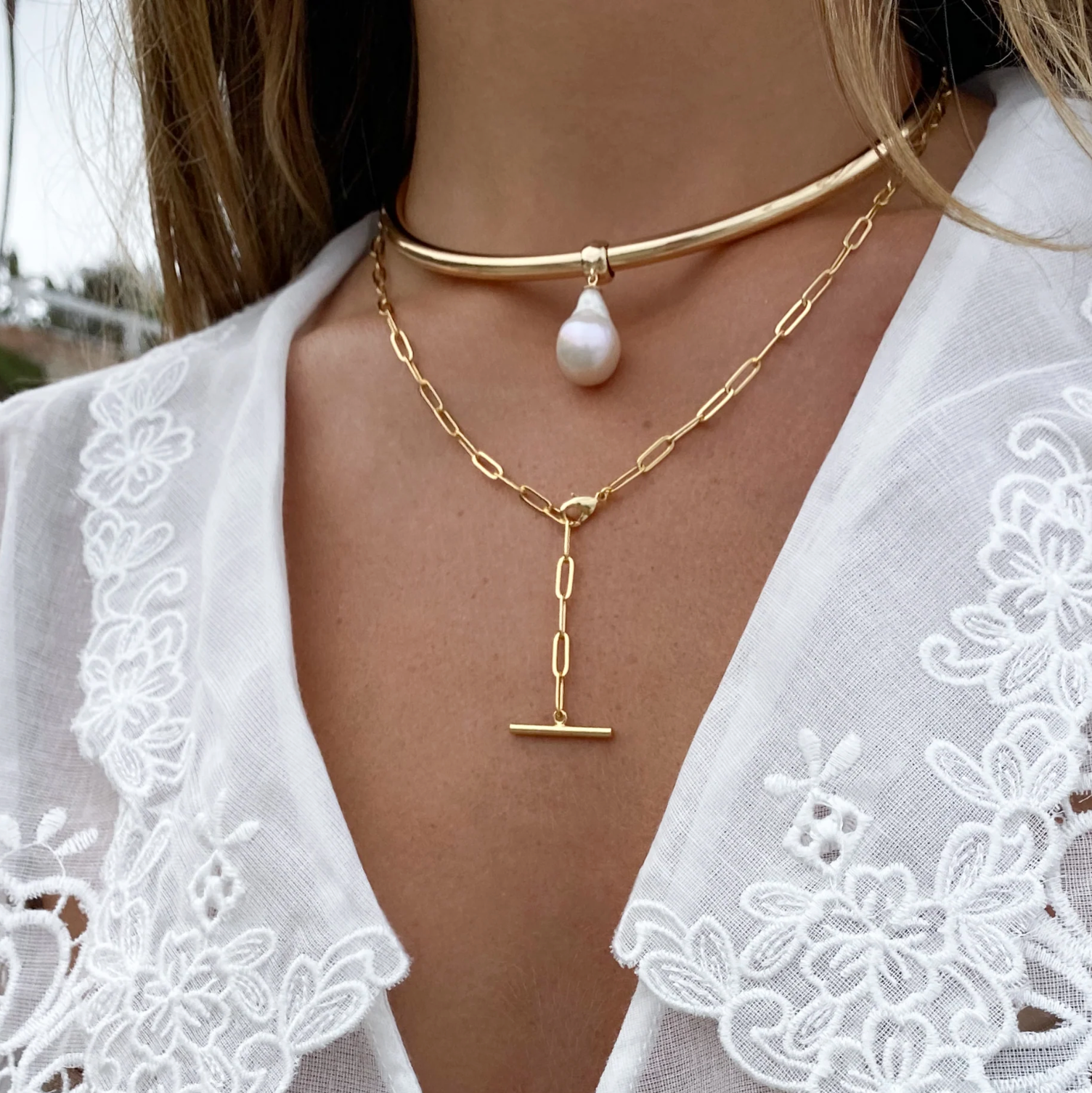 Take the paperclip trend to the next level with this luxe lariat style. Featuring a minimalist bar design, you can clasp it along any link for a customizable look. Wear it short or long, with a classic white tee or mixed into your necklace stack.
