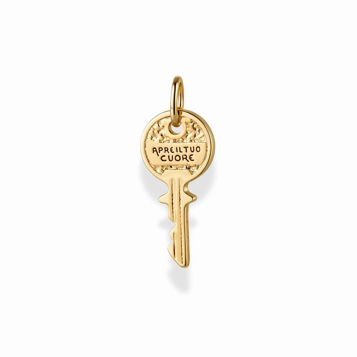 a key shaped gold charm with text reading apre il tuo cuore on a white background