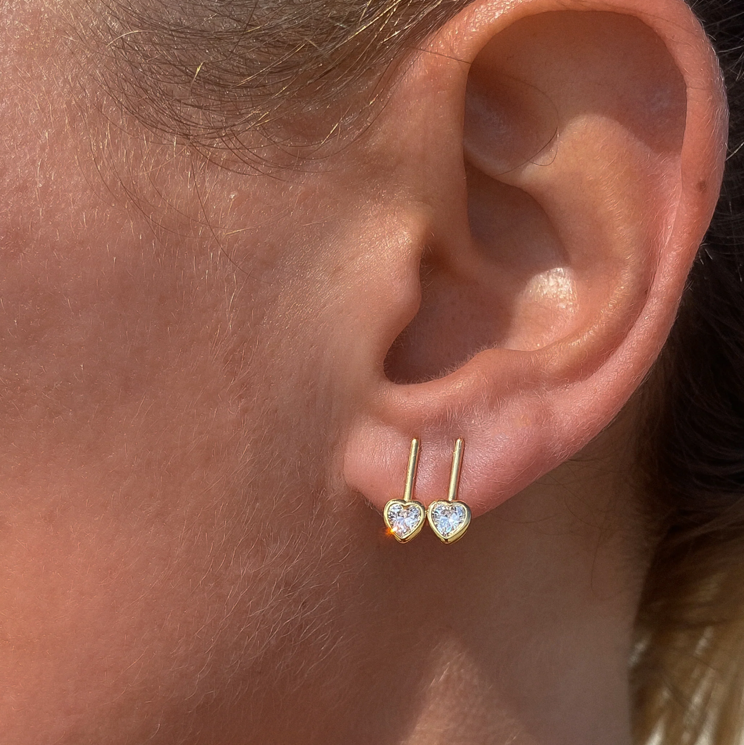 14k gold plated 5 mm clear heart-shaped clear cubic zirconia drop earring with post measuring 13.5 mm x 5 mm x 2.5 mm thick.